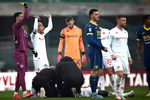 بعد سقوطه في الملعب.. فيورنتينا يعلن خروج مويس كين من المستشفى